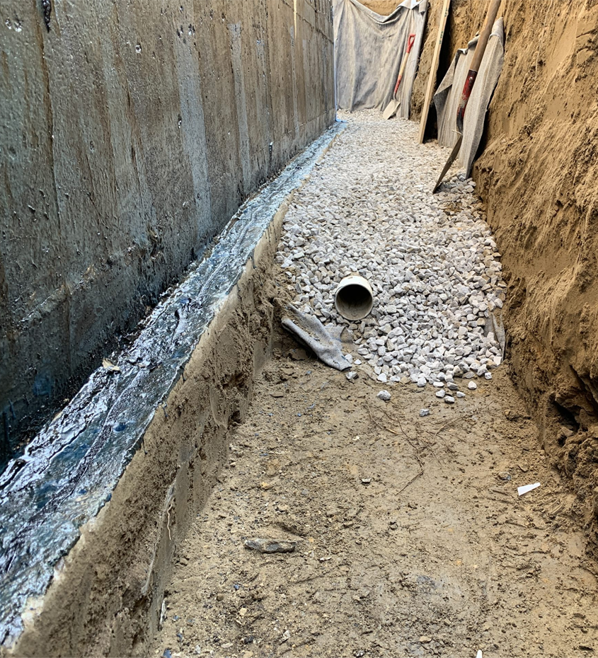 Mur de béton fissuré